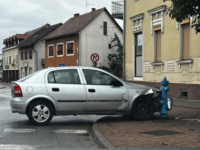 Požega.eu | Opel Astrom zabila se u hidrant