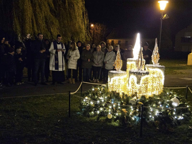 SB Online | Sibinjci zapalili i drugu akventsku svijeću 