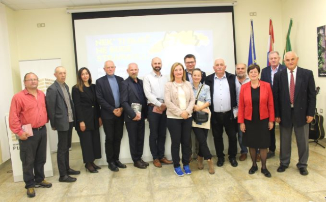 Požega.eu | Predstavljena  knjiga Željka Dugca  „Andrija Štampar-slike velikih formata“ /FOTO_