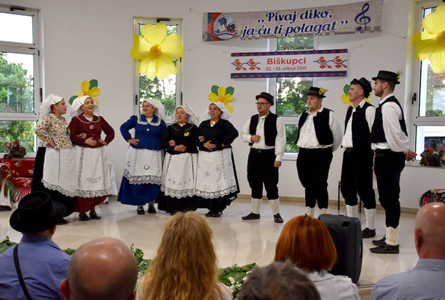 SB Online | KUD-ovci iz Donjih Andrijevaca bili posebni gosti u susjednoj županiji na smotri „Pivaj diko ja ću ti polagat“