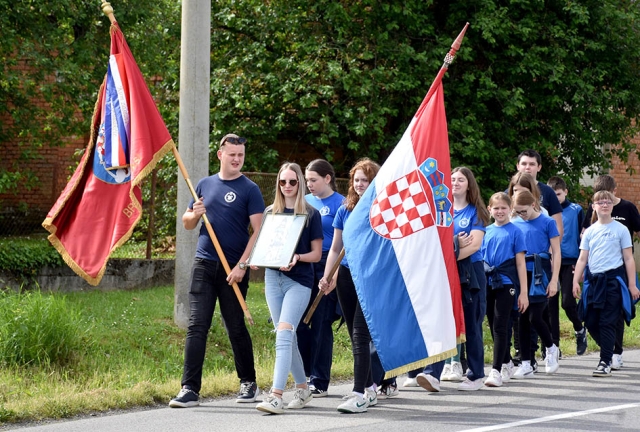 Požega.eu | Nitko ne slavi sv. Florijana kao Grabarački vatrogasci
