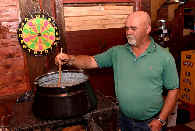 Požega.eu | Rasplodni bik završio u loncu