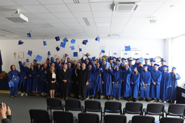SB Online | Velika svečanost: Promovirano 148 završnih studenata Sveučilišta u Slavonskom Brodu 