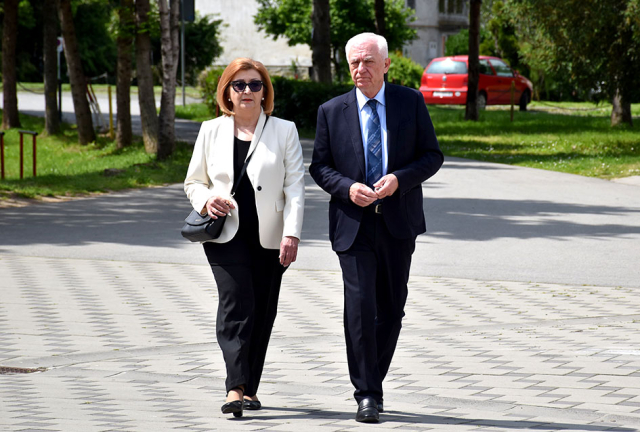 Požega.eu | Izbori u tijeku: Na biralištima smo uz građane zatekli i neke političare koji su došli obaviti svoju građansku dužnost