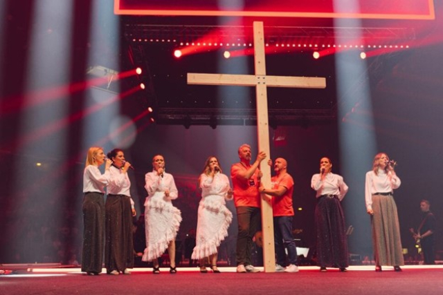 Požega.eu | Pleterničanin Ivan Raljušić duhovnik Laudato TV nadahnuo 30 tisuća sudionika koncerta Progledaj srcem