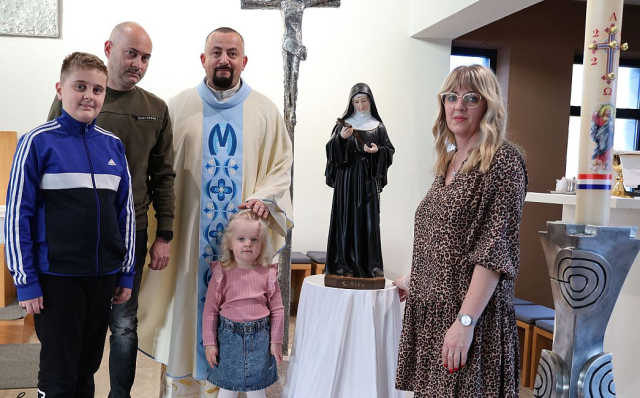 SB Online | U Stepinčevoj crkvi u Slavonskom Brodu blagoslovljen zavjetni kip svete Rite iz Cascie