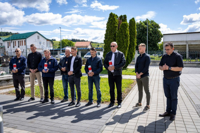 Požega.eu | Dan državnosti: Položen vijenac u čast poginulim braniteljima u Kutjevu