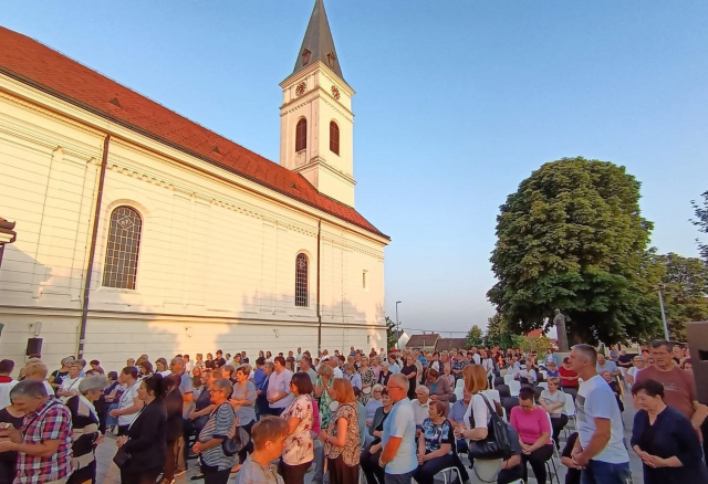 SB Online | U Podvinje stižu brojni hodočasnici, počela duhovna priprava za slavlje Antunova