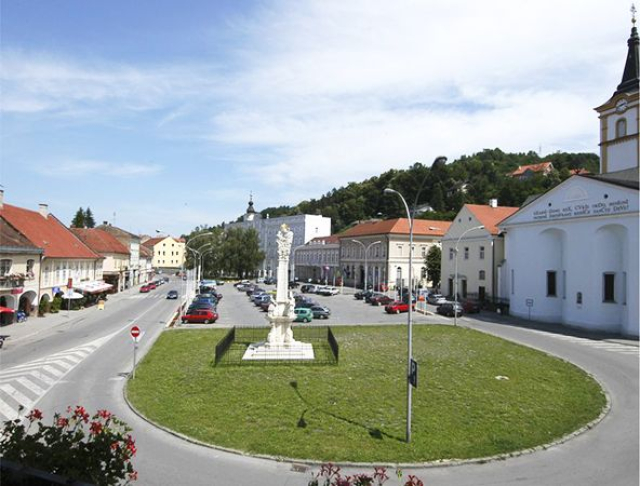 Požega.eu | Obavijest o ograničenom kretanju prometa na Trgu sv. Trojstva zbog organizacije Ivanjskog krijesa 