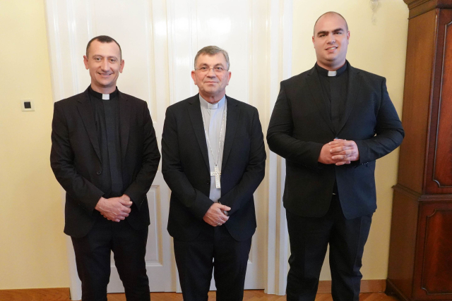 Požega.eu | Skrutinij prije prezbiterskog ređenja: Razgovor biskupa s dvojicom ređenika