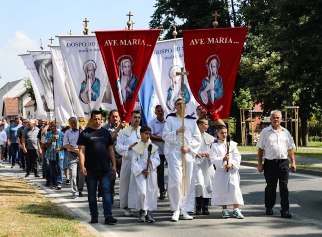 Požega.eu | SVETKOVINA TIJELOVA U PLETERNICI: Misno slavlje i procesija gradskim ulicama  