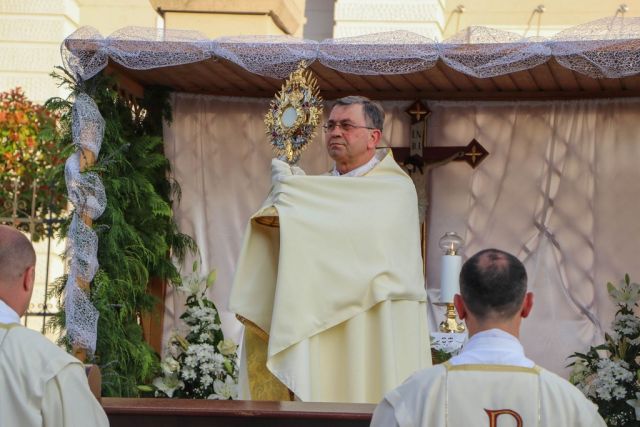 Tijelovo u Požegi: Svetu misu predvodio biskup Ivo Martinović