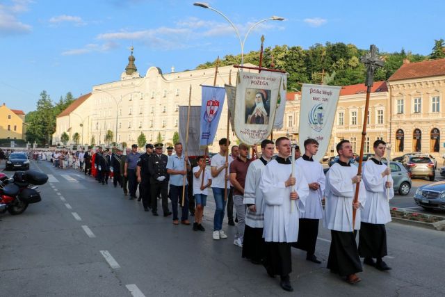 Tijelovo u Požegi: Svetu misu predvodio biskup Ivo Martinović