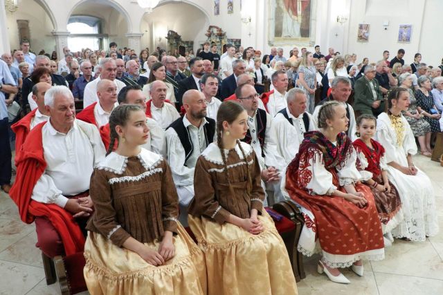 Tijelovo u Požegi: Svetu misu predvodio biskup Ivo Martinović
