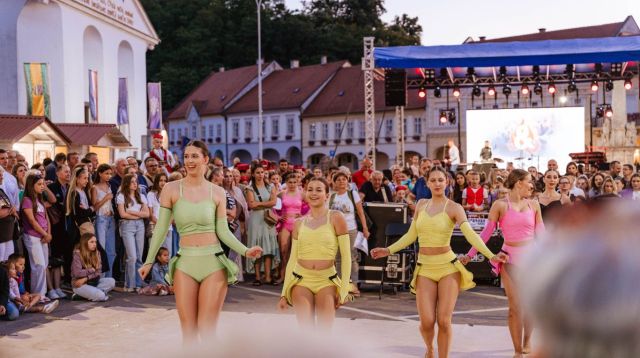 Ulazak u ljeto tijekom magične noći uz paljenje Ivanjskog krijesa