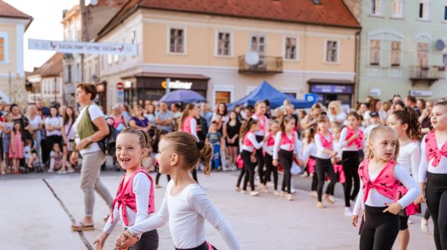 Ulazak u ljeto tijekom magične noći uz paljenje Ivanjskog krijesa