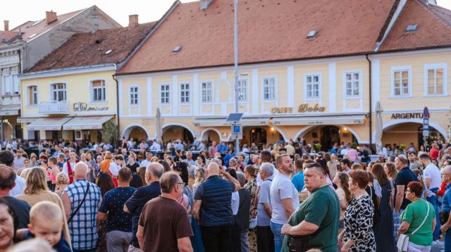 Ulazak u ljeto tijekom magične noći uz paljenje Ivanjskog krijesa
