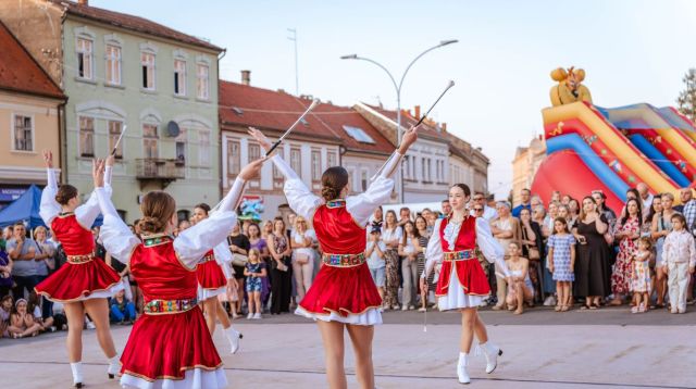 Ulazak u ljeto tijekom magične noći uz paljenje Ivanjskog krijesa
