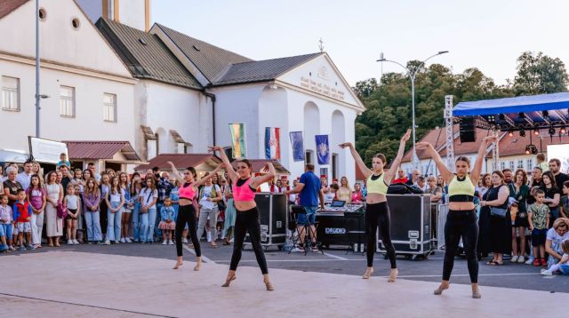 Ulazak u ljeto tijekom magične noći uz paljenje Ivanjskog krijesa