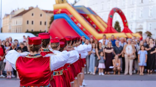 Ulazak u ljeto tijekom magične noći uz paljenje Ivanjskog krijesa
