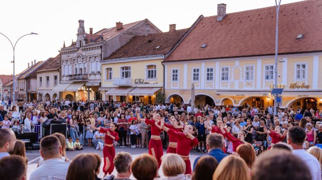 Ulazak u ljeto tijekom magične noći uz paljenje Ivanjskog krijesa