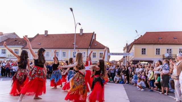 Ulazak u ljeto tijekom magične noći uz paljenje Ivanjskog krijesa