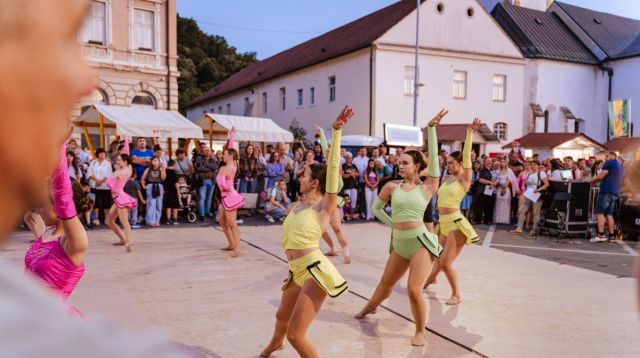 Ulazak u ljeto tijekom magične noći uz paljenje Ivanjskog krijesa
