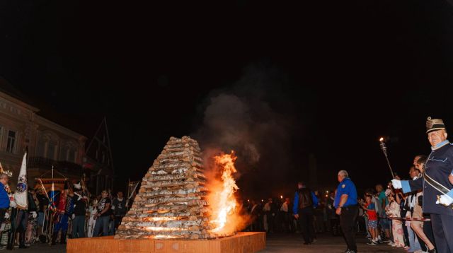 Ulazak u ljeto tijekom magične noći uz paljenje Ivanjskog krijesa
