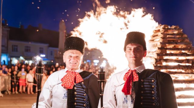Ulazak u ljeto tijekom magične noći uz paljenje Ivanjskog krijesa