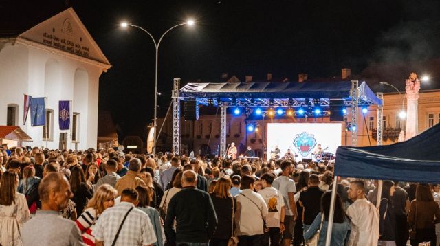 Ulazak u ljeto tijekom magične noći uz paljenje Ivanjskog krijesa
