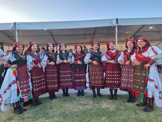 Od najmlađih do najstarijih u tradicionalnom narodnom ruhu
