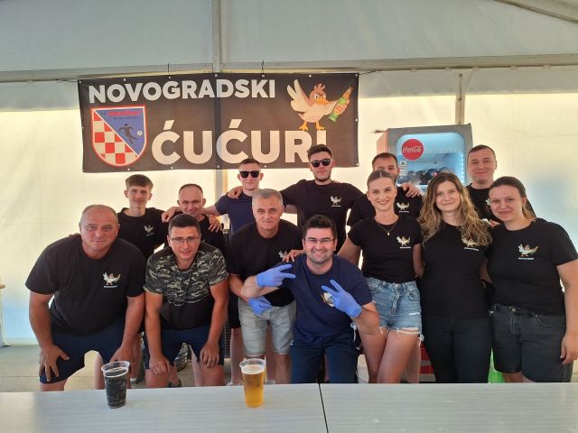 Od najmlađih do najstarijih u tradicionalnom narodnom ruhu