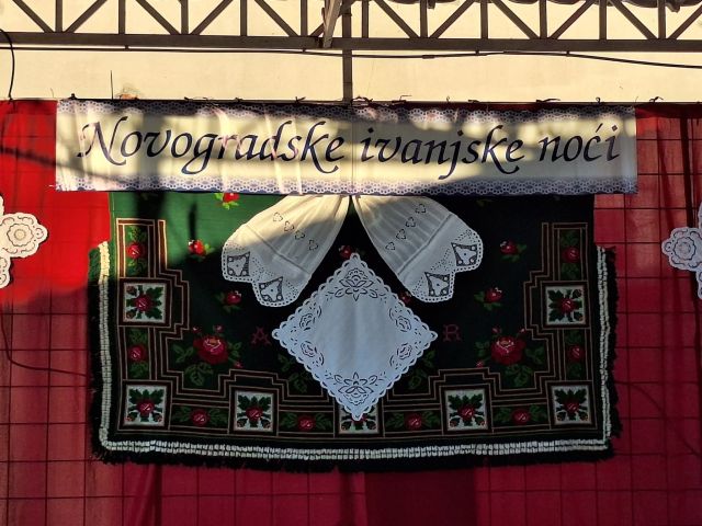 Od najmlađih do najstarijih u tradicionalnom narodnom ruhu