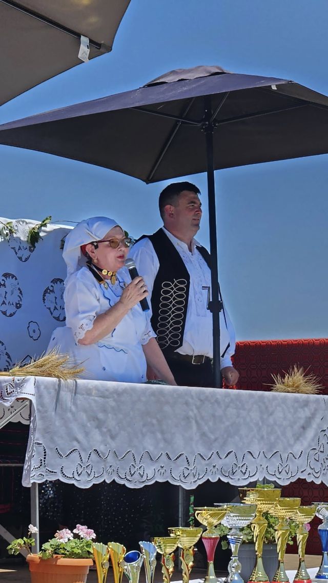 Konji vrani - povorka svatovskih zaprega i jahača u Velikoj Kopanici