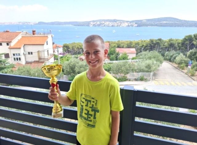Požega.eu | USPJEŠAN NASTUP MLADIH POŽEŠKIH ŠAHISTA: Mate Kovačević osvojio drugo, a Hana Knezović treće mjesto na državnom kadetskom prvenstvu 