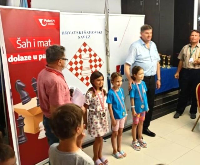 USPJEŠAN NASTUP MLADIH POŽEŠKIH ŠAHISTA: Mate Kovačević osvojio drugo, a Hana Knezović treće mjesto na državnom kadetskom prvenstvu 