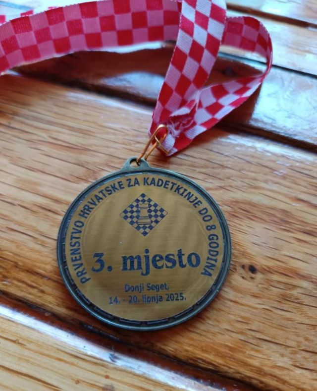 USPJEŠAN NASTUP MLADIH POŽEŠKIH ŠAHISTA: Mate Kovačević osvojio drugo, a Hana Knezović treće mjesto na državnom kadetskom prvenstvu 