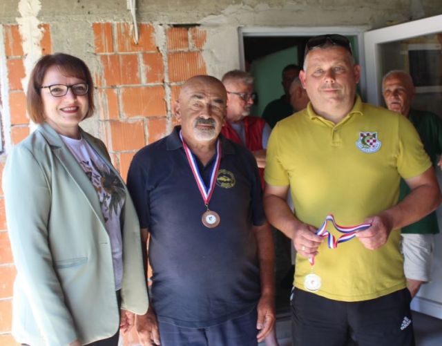 RIBIČKI KUP „VALLIS AUREA“ Ekipni pobjednik Ribolovna športska udruga „Udica“ iz Donjeg Miholjca 