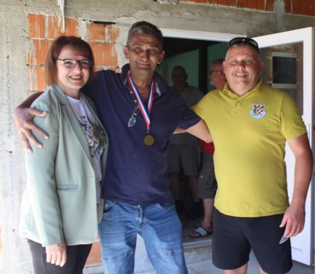 RIBIČKI KUP „VALLIS AUREA“ Ekipni pobjednik Ribolovna športska udruga „Udica“ iz Donjeg Miholjca 