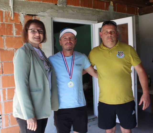 RIBIČKI KUP „VALLIS AUREA“ Ekipni pobjednik Ribolovna športska udruga „Udica“ iz Donjeg Miholjca 