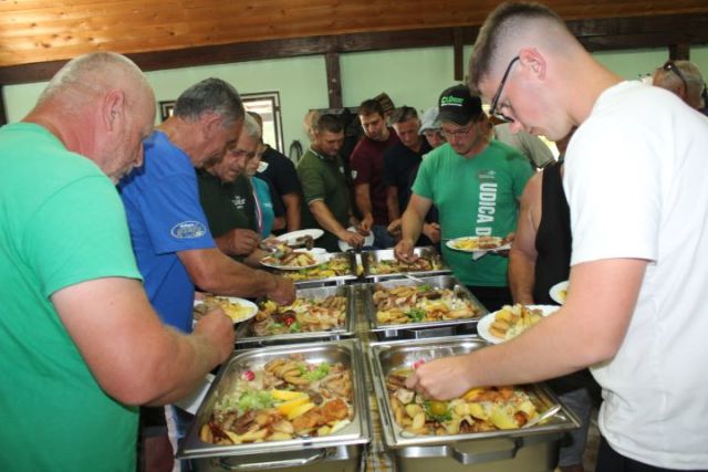 RIBIČKI KUP „VALLIS AUREA“ Ekipni pobjednik Ribolovna športska udruga „Udica“ iz Donjeg Miholjca 