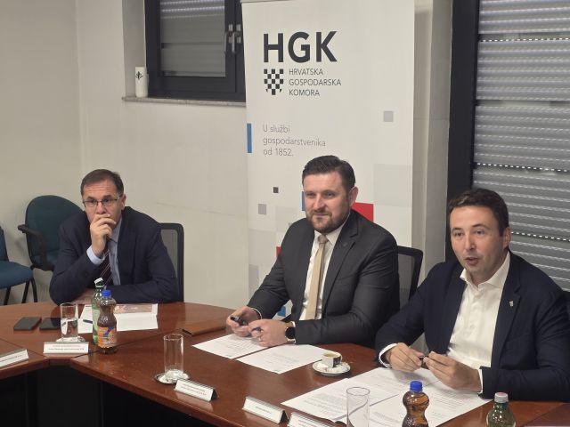Članovi Gospodarskog vijeća HGK – Županijske komore Sl. Bord na sjednici razgovarali o aktualnom stanju u Brodsko-posavskoj županiji: „Bilježimo rekordne brojke što je dobar zalog za budućnost“