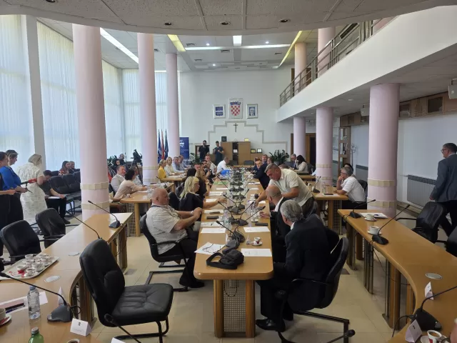 SB Online | KONSTITUIRANA ŽUPANIJSKA SKUPŠTINA BPŽ U NOVOM SAZIVU: Novi stari predsjednik Pero Ćosić