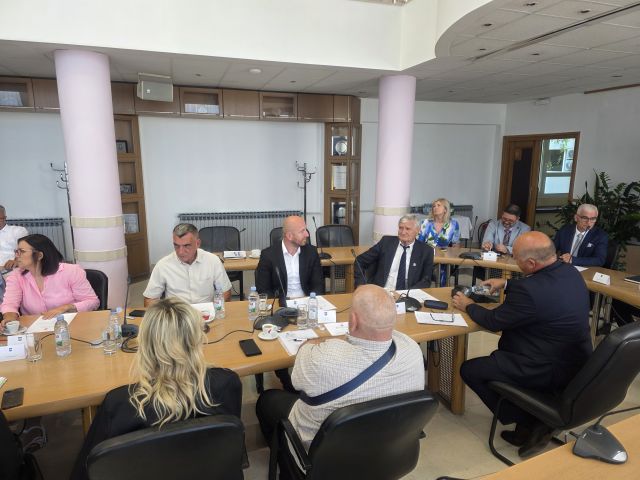 KONSTITUIRANA ŽUPANIJSKA SKUPŠTINA BPŽ U NOVOM SAZIVU: Novi stari predsjednik Pero Ćosić