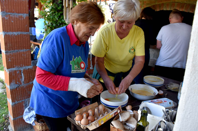 Požega.eu | PLANINARSKA GLJIVIJARIJADA NA POŽEŠKOJ GORI: Pripremljen  omlet od gljiva sa 70 jaja [FOTO]