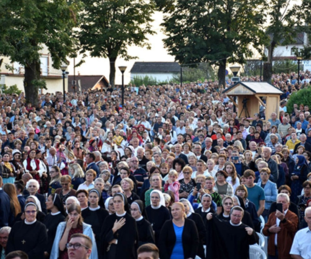 SB Online | [FOTOGALERIJA] Mnoštvo vjernika proslavilo Gospu od Suza u Pleternici