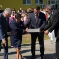 (FOTOGALERIJA) Dan koji će mještani Sikirevaca i okolnih mjesta dugo pamtiti: Položen kamen temeljac za gradnju nove školsko sportske dvorane