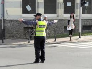 Prometni policajac u križanju