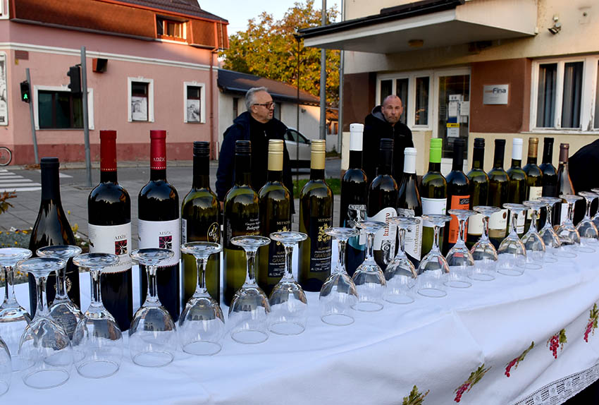 Požega.eu | Kutjevački vinari obilježili završetak vinogradarske godine iza koje ostaju brojne teškoće /FOTOGALERIJA/