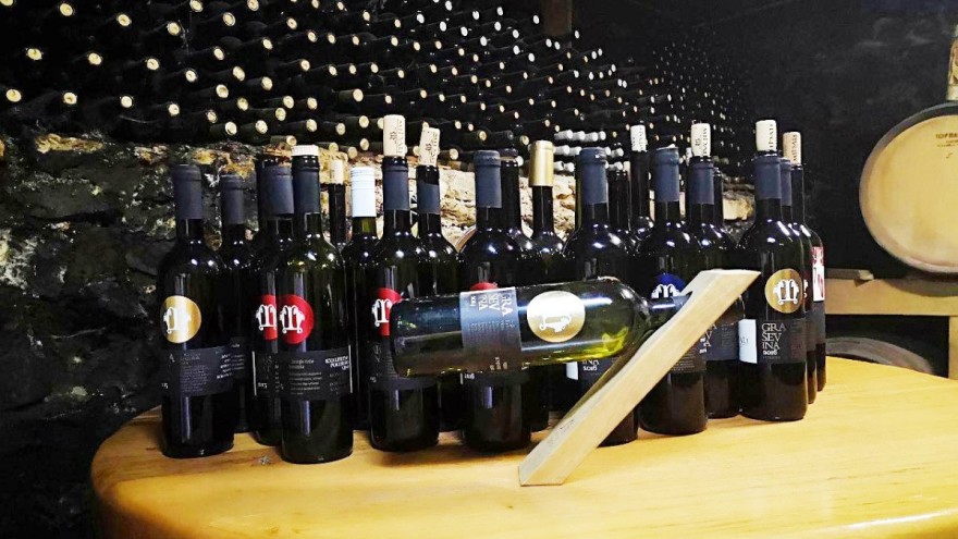 Požega.eu | Zaokružena priča poznatog kutjevačkog vinara dr. Branka Mihalja: Uz kušaonu i nova vina - Mačovo brdo i Ruža Mihaljeva